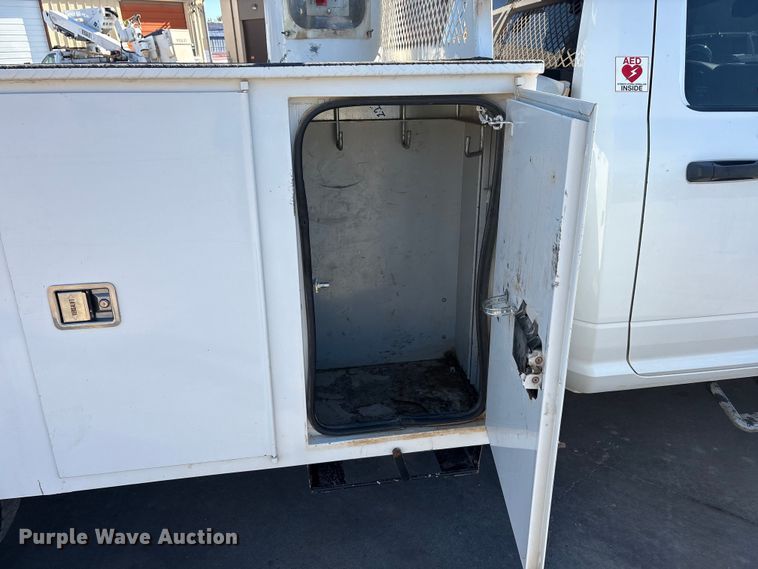 image for item EA7821 2019 RAM 5500 bucket truck