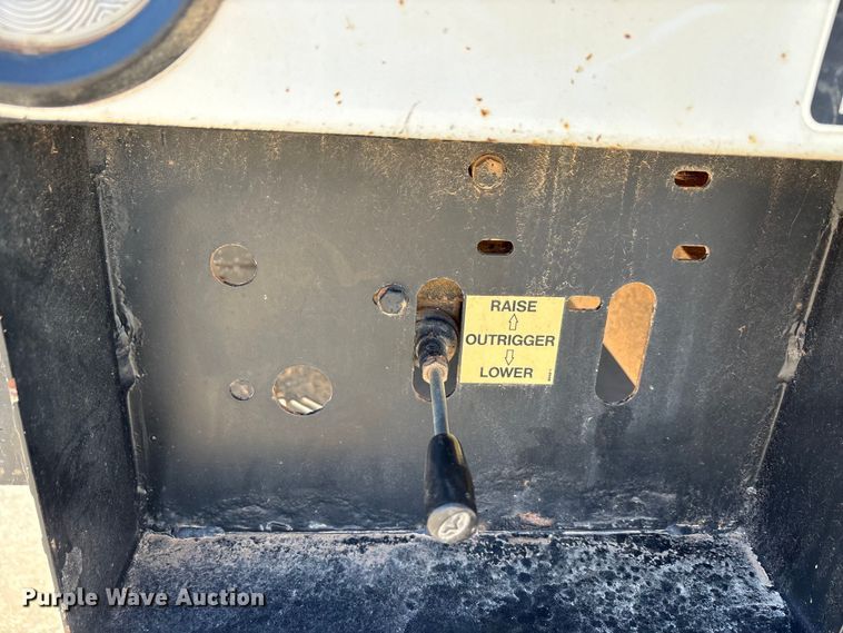 image for item EA7821 2019 RAM 5500 bucket truck