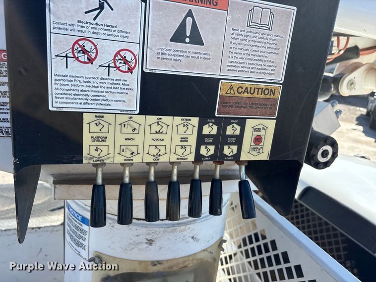 image for item EA7821 2019 RAM 5500 bucket truck