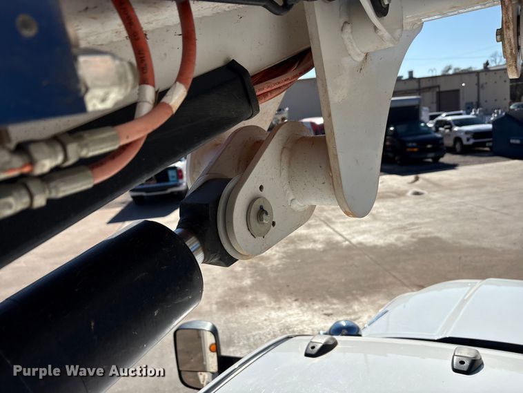 image for item EA7821 2019 RAM 5500 bucket truck