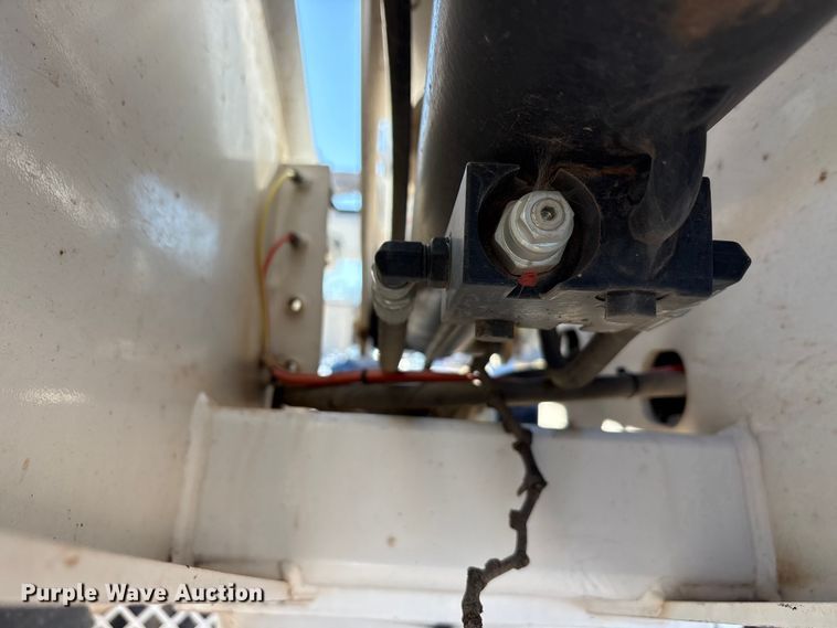 image for item EA7821 2019 RAM 5500 bucket truck