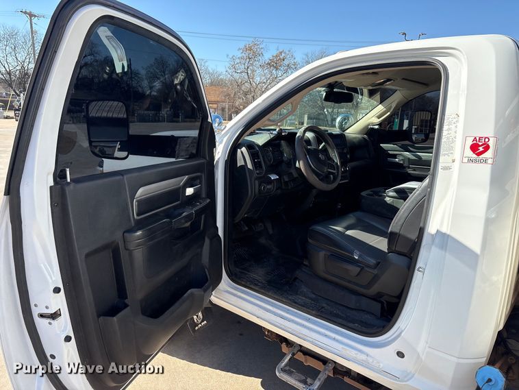 image for item EA7821 2019 RAM 5500 bucket truck