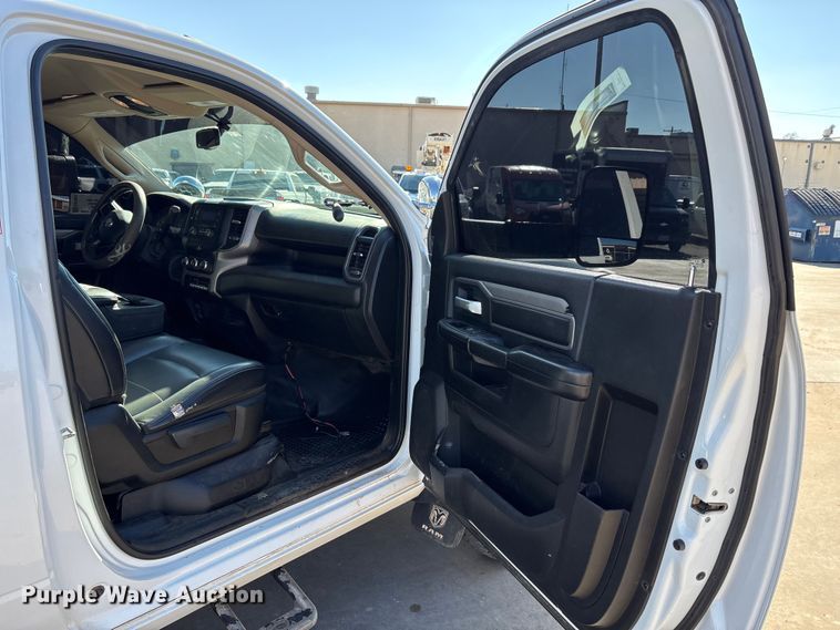 image for item EA7821 2019 RAM 5500 bucket truck