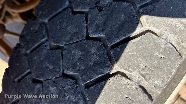 image for item EA7821 2019 RAM 5500 bucket truck