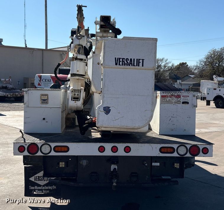 image for item EA7822 2017 Ford F550 Super Duty bucket truck