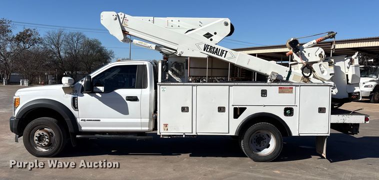 image for item EA7822 2017 Ford F550 Super Duty bucket truck