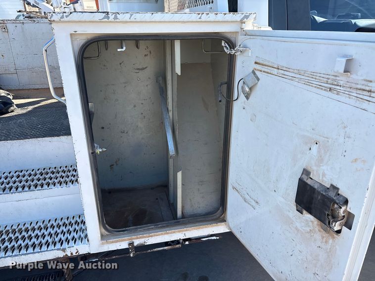 image for item EA7822 2017 Ford F550 Super Duty bucket truck