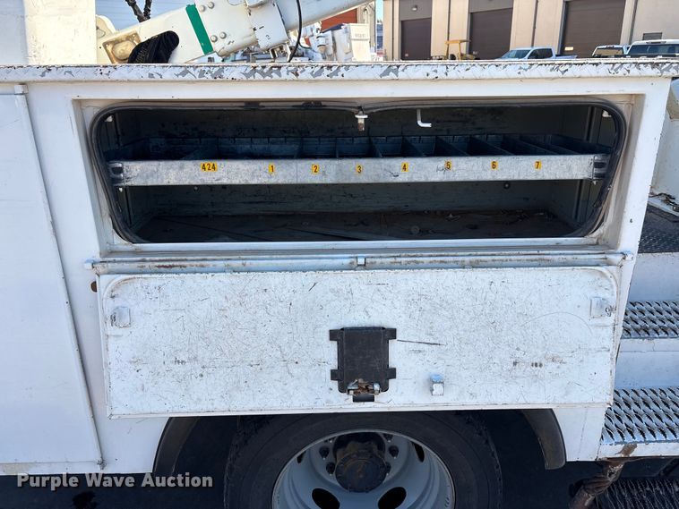 image for item EA7822 2017 Ford F550 Super Duty bucket truck