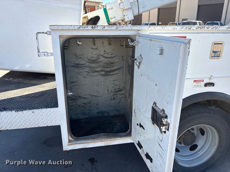 image for item EA7822 2017 Ford F550 Super Duty bucket truck