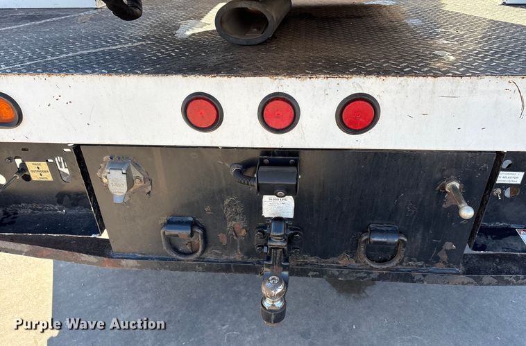 image for item EA7822 2017 Ford F550 Super Duty bucket truck