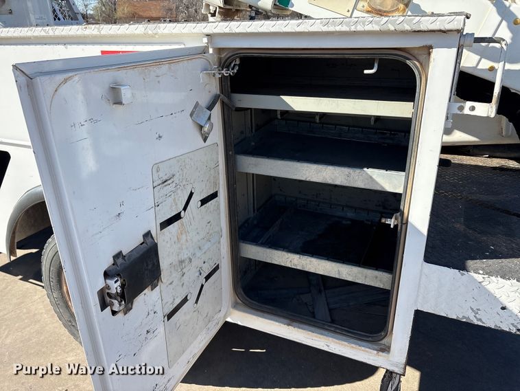 image for item EA7822 2017 Ford F550 Super Duty bucket truck