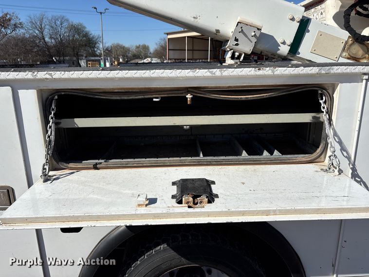 image for item EA7822 2017 Ford F550 Super Duty bucket truck