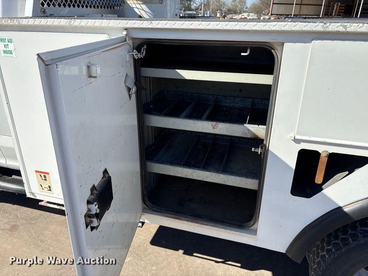image for item EA7822 2017 Ford F550 Super Duty bucket truck