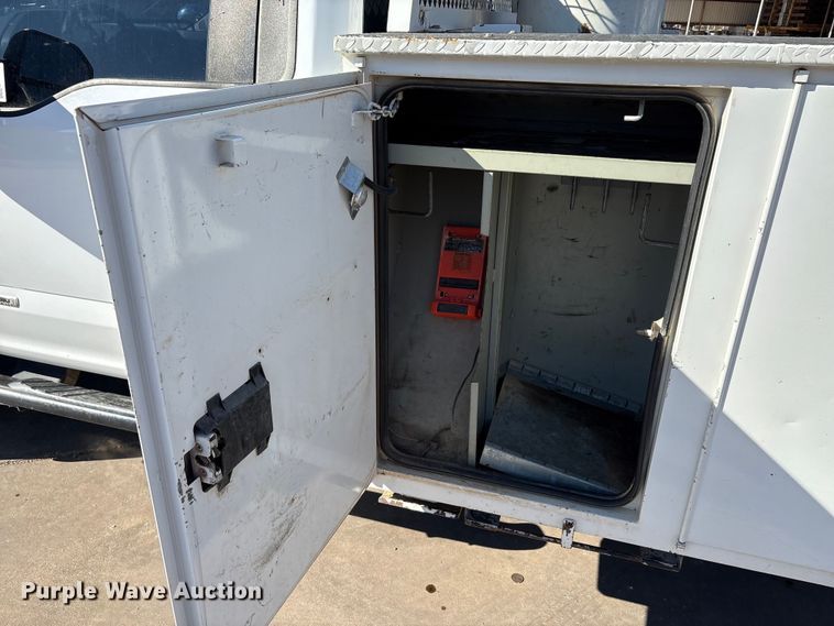 image for item EA7822 2017 Ford F550 Super Duty bucket truck