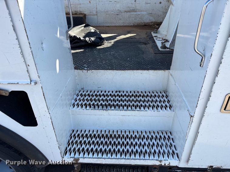 image for item EA7822 2017 Ford F550 Super Duty bucket truck