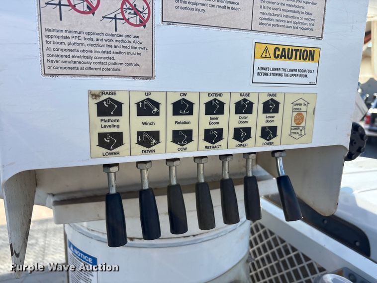 image for item EA7822 2017 Ford F550 Super Duty bucket truck