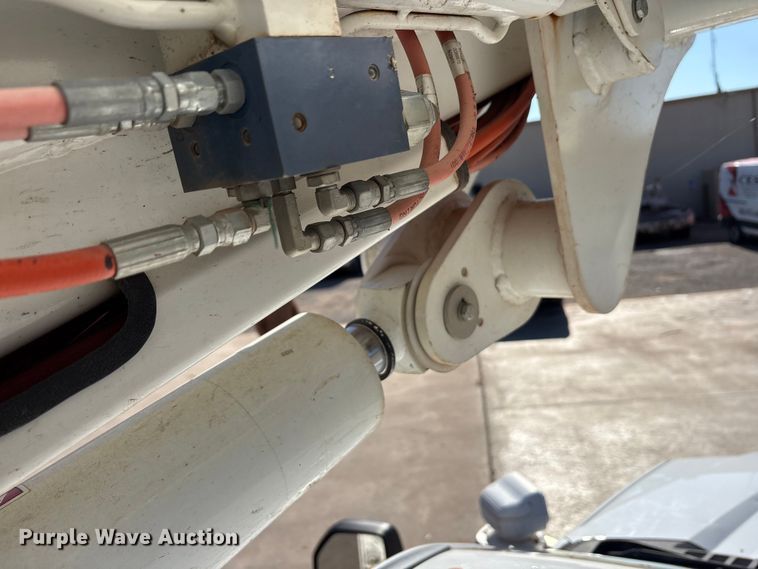 image for item EA7822 2017 Ford F550 Super Duty bucket truck