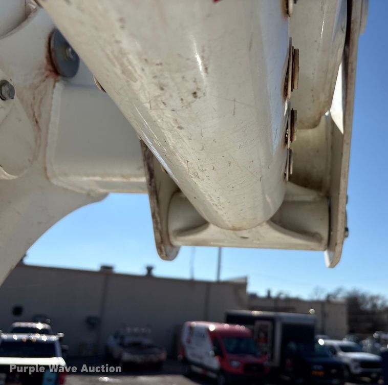 image for item EA7822 2017 Ford F550 Super Duty bucket truck