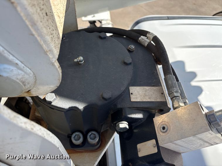 image for item EA7822 2017 Ford F550 Super Duty bucket truck