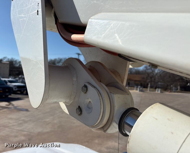 image for item EA7822 2017 Ford F550 Super Duty bucket truck