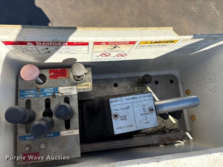 image for item EA7822 2017 Ford F550 Super Duty bucket truck