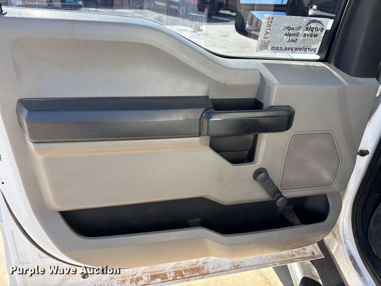 image for item EA7822 2017 Ford F550 Super Duty bucket truck