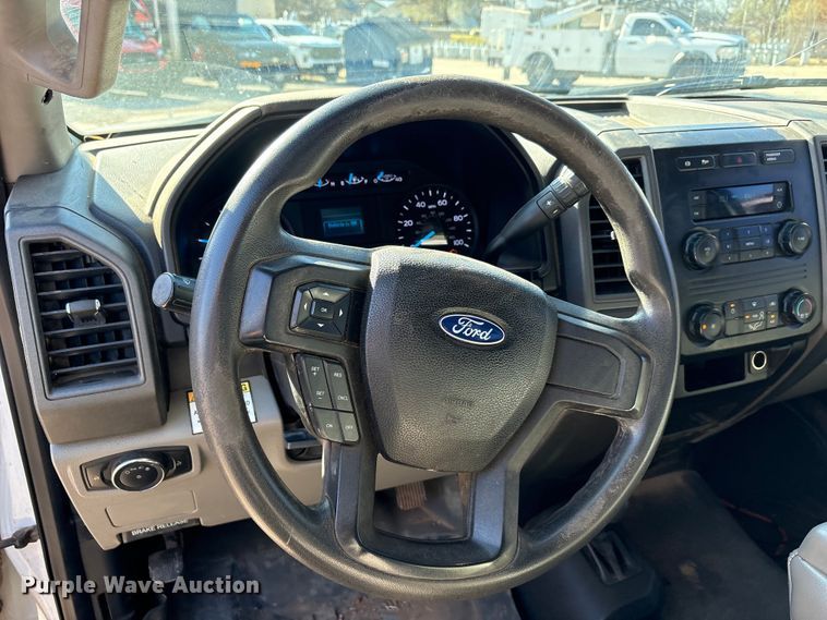 image for item EA7822 2017 Ford F550 Super Duty bucket truck