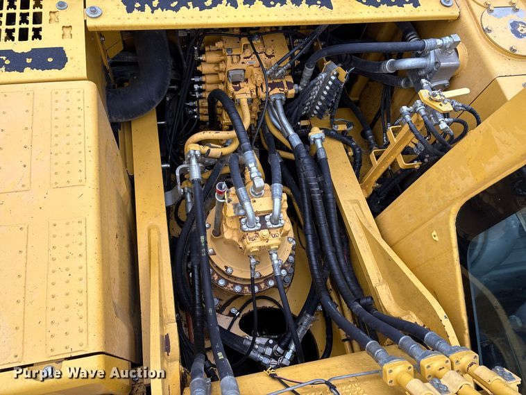 image for item EA7850 2018 Komatsu PC360LC-11 excavator