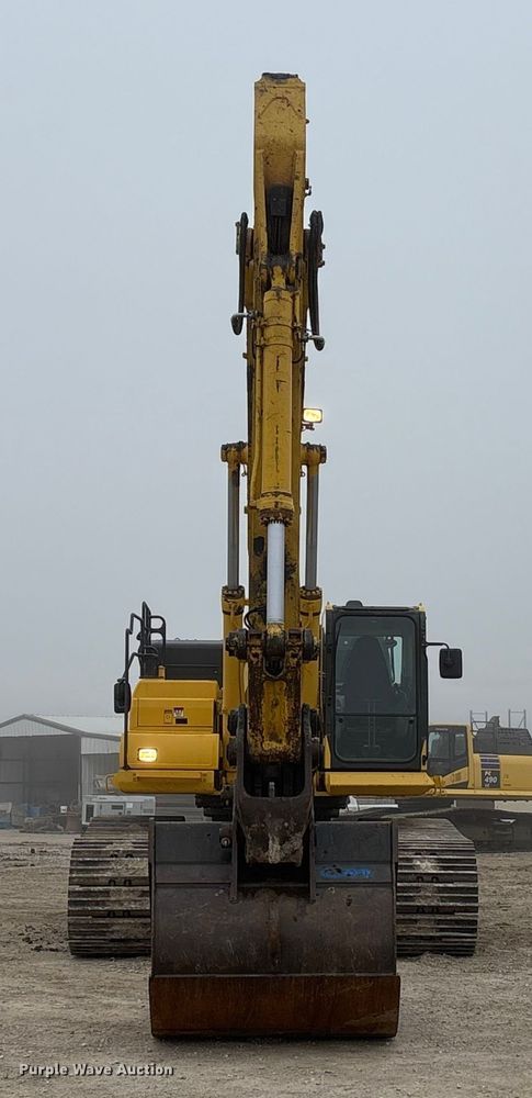 image for item EA7851 2017 Komatsu PC490LC-11 excavator
