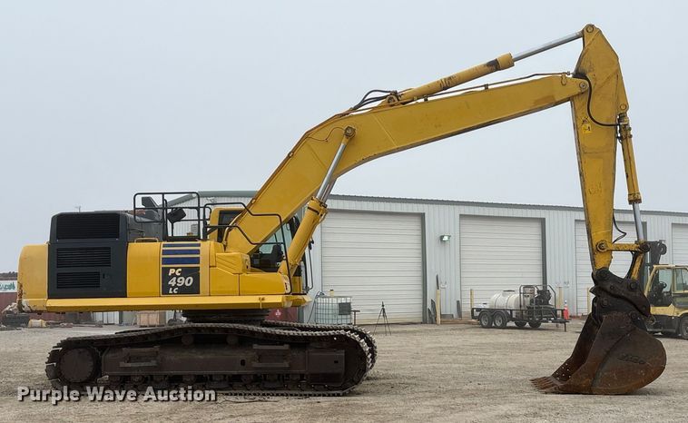 image for item EA7851 2017 Komatsu PC490LC-11 excavator