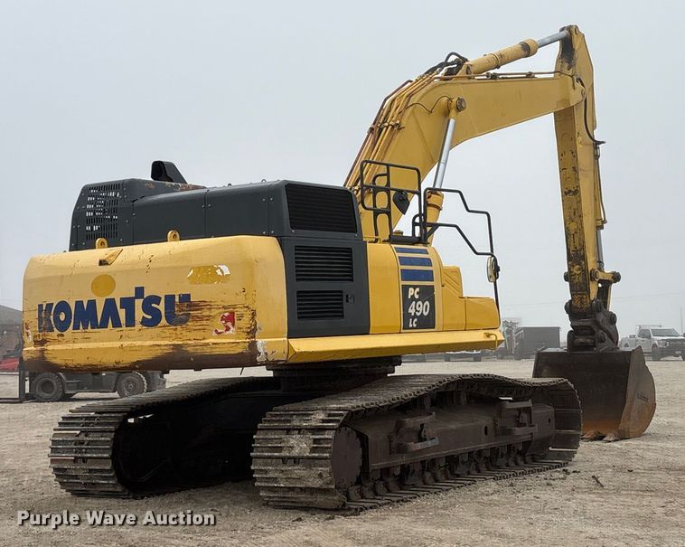 image for item EA7851 2017 Komatsu PC490LC-11 excavator