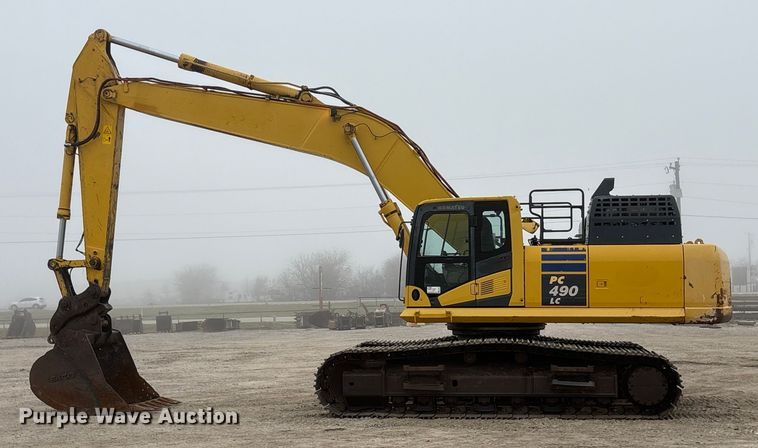 image for item EA7851 2017 Komatsu PC490LC-11 excavator