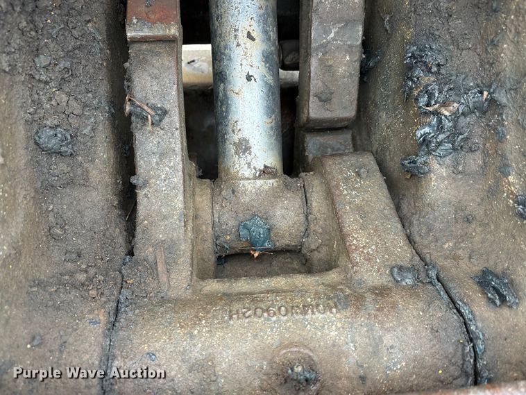 image for item EA7851 2017 Komatsu PC490LC-11 excavator