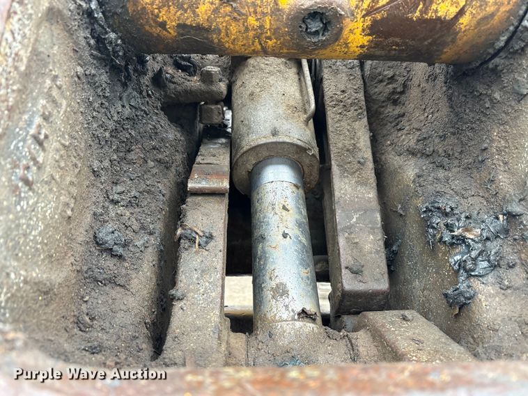 image for item EA7851 2017 Komatsu PC490LC-11 excavator