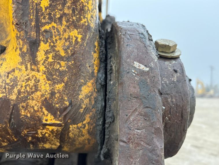 image for item EA7851 2017 Komatsu PC490LC-11 excavator