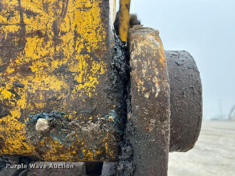 image for item EA7851 2017 Komatsu PC490LC-11 excavator