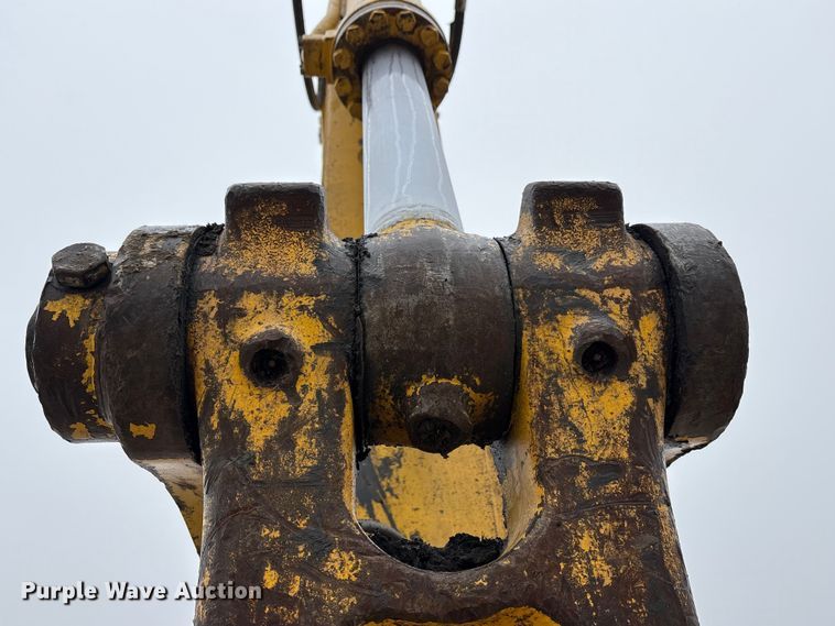 image for item EA7851 2017 Komatsu PC490LC-11 excavator