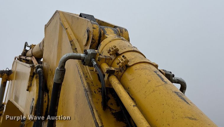 image for item EA7851 2017 Komatsu PC490LC-11 excavator