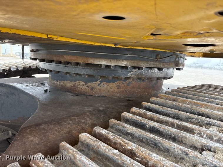 image for item EA7851 2017 Komatsu PC490LC-11 excavator