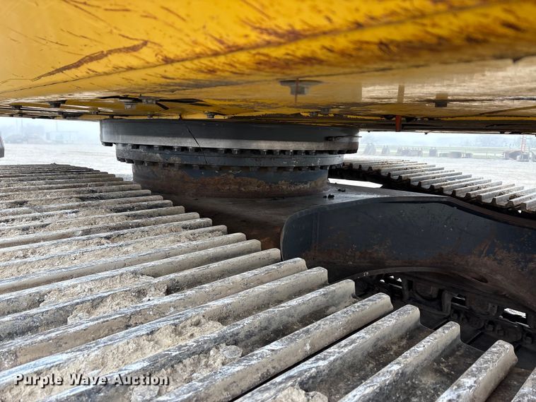 image for item EA7851 2017 Komatsu PC490LC-11 excavator