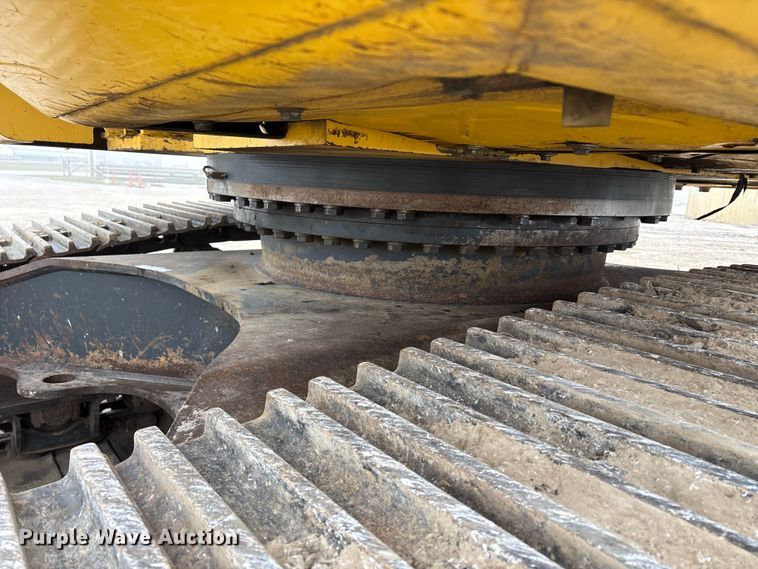 image for item EA7851 2017 Komatsu PC490LC-11 excavator