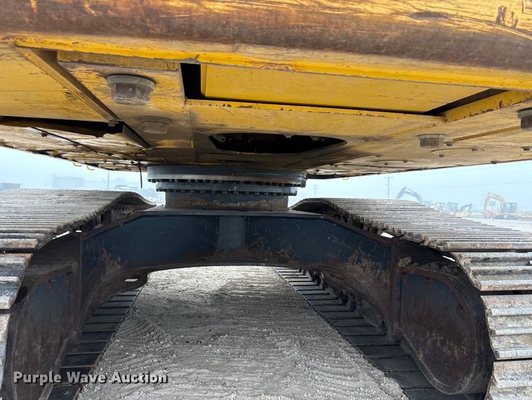 image for item EA7851 2017 Komatsu PC490LC-11 excavator