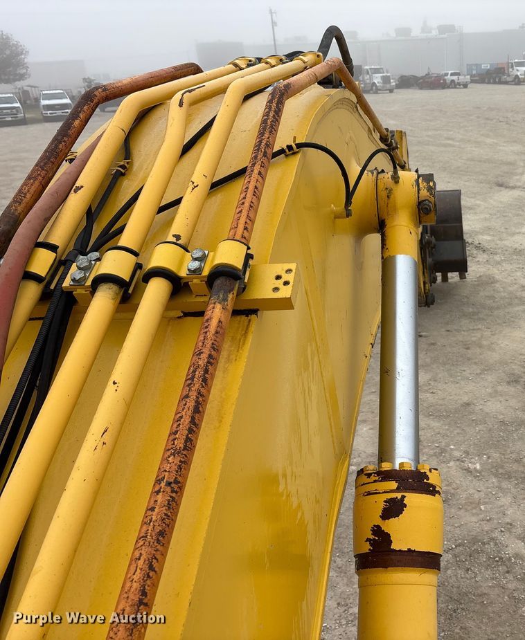 image for item EA7851 2017 Komatsu PC490LC-11 excavator