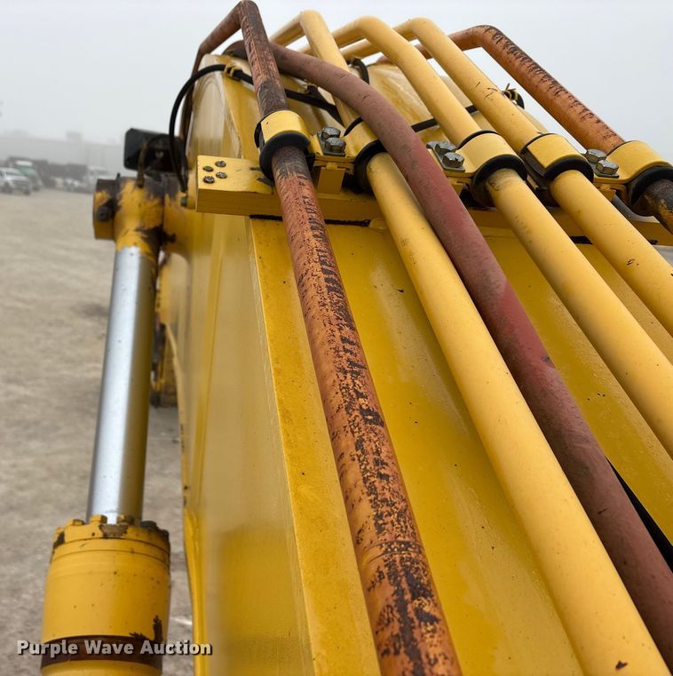 image for item EA7851 2017 Komatsu PC490LC-11 excavator