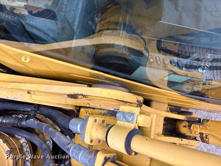 image for item EA7851 2017 Komatsu PC490LC-11 excavator