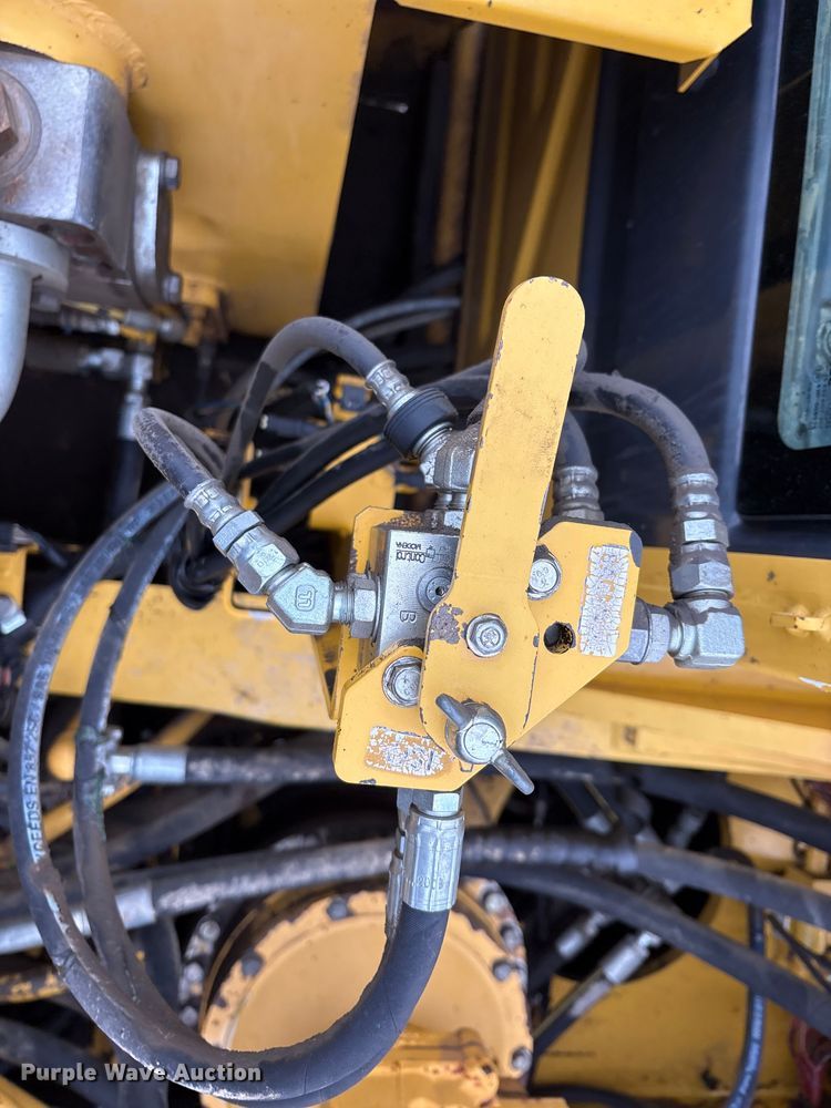 image for item EA7851 2017 Komatsu PC490LC-11 excavator