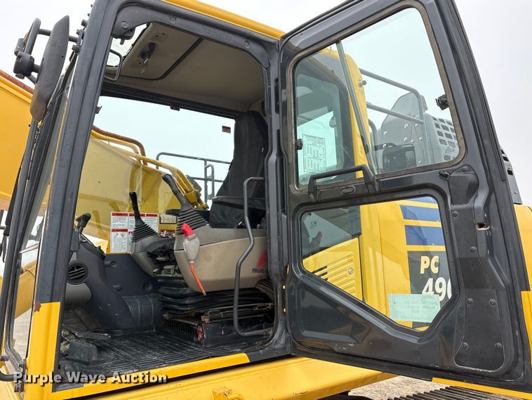 image for item EA7851 2017 Komatsu PC490LC-11 excavator
