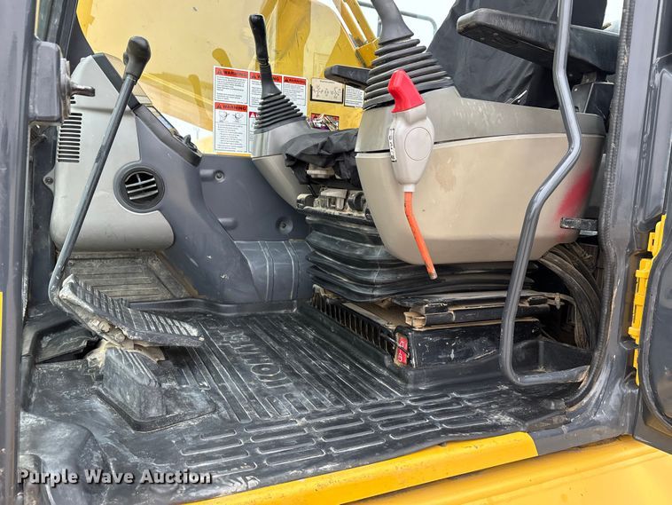 image for item EA7851 2017 Komatsu PC490LC-11 excavator