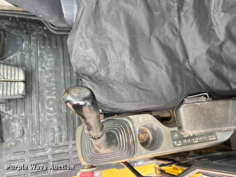 image for item EA7851 2017 Komatsu PC490LC-11 excavator