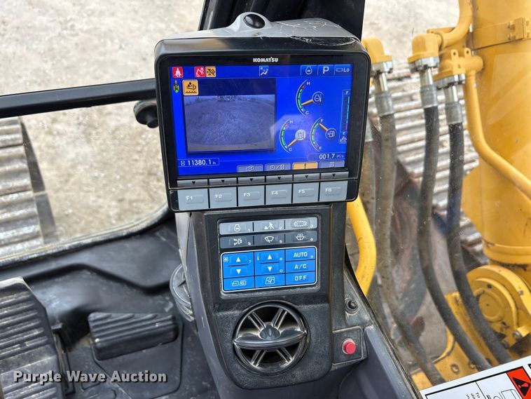 image for item EA7851 2017 Komatsu PC490LC-11 excavator